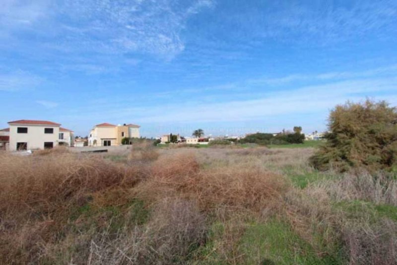 Paralimni Quiet area of Paralimni town, plot of land for sale - LPAR157.Set in a quiet, residential area, this plot of land is close to