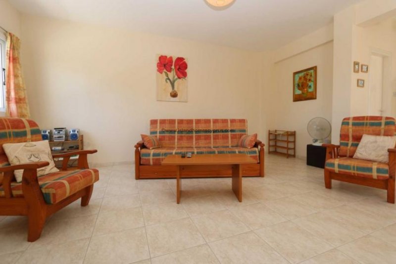 Paralimni Spacious 3 bedroom, 1 bathroom ,1 WC detached villa with Title Deeds in quiet residential area of Paralimni - PAR164.Located