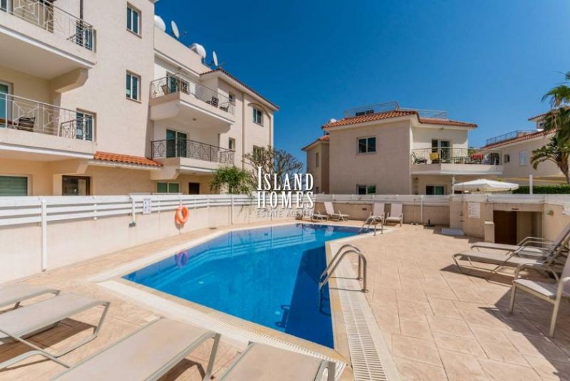 Pernera 2 bedroom, 2 bathroom ground floor apartment with TITLE DEEDS on a gated complex with a communal pool just 800m from the sea in