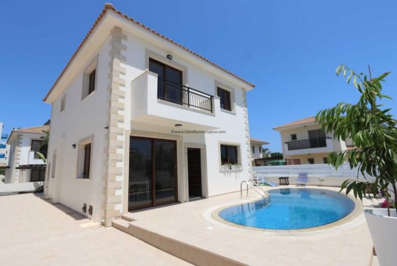 Pernera 4 bedroom, 3 bathroom detached villa in Prime location just 100m from the beach in Pernera - POL116.This stunning villa has it`s