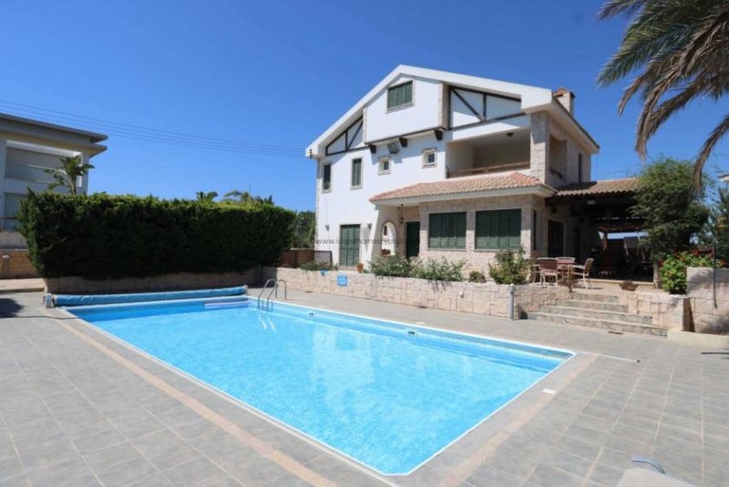 Pernera 5 bedroom, 4 bathroom, detached villa with Private 10 x 5m swimming pool and TITLE DEEDS in Pernera area - PER133.Set in quiet j