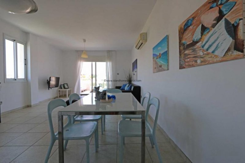 Pernera Bright, modern 2 bedroom apartment in fantastic Pernera location - ORE128.Located on a popular complex complete with communal