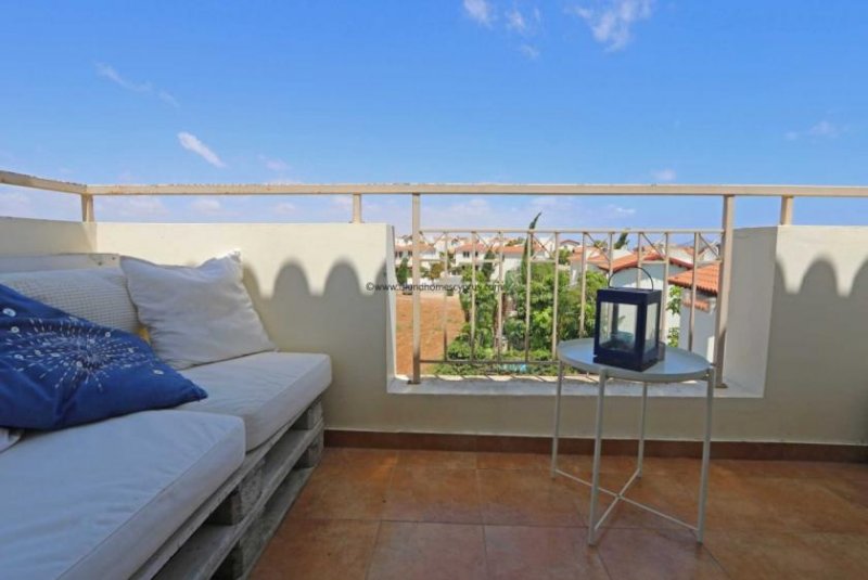 Pernera Bright, modern 2 bedroom apartment in fantastic Pernera location - ORE128.Located on a popular complex complete with communal