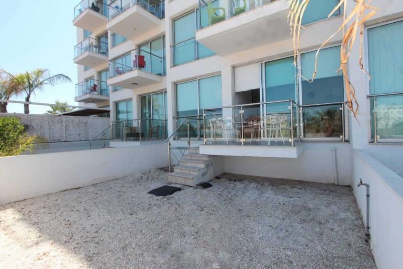 Protaras 1 bedroom apartment on SEA FRONT complex, with excellent facilities in Protaras! - COR106.Set on the Ground floor of a complex 