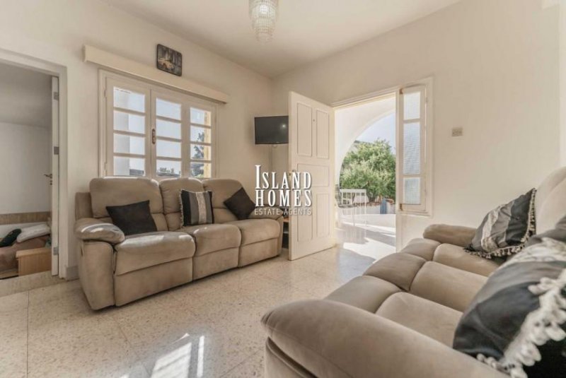 Protaras 2 bedroom, ground floor apartment with TITLE DEEDS, in a cul de sac location just 400m walk to the beach in Protaras - is a sup