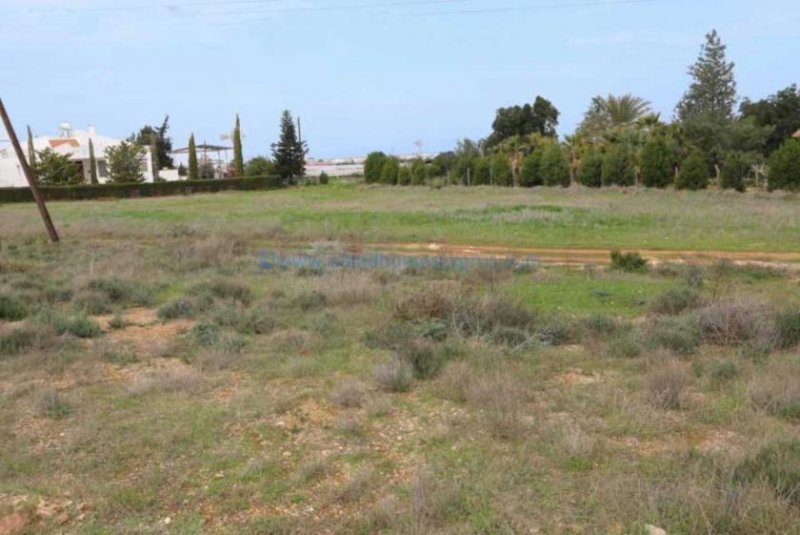 Protaras 4763m2 plot of land in Elevated Protaras location - LPRO136Set in the hills overlooking the popular resort of Protaras this plot