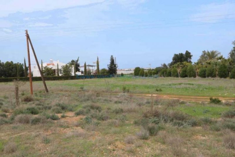 Protaras 4763m2 plot of land in Elevated Protaras location - LPRO136Set in the hills overlooking the popular resort of Protaras this plot