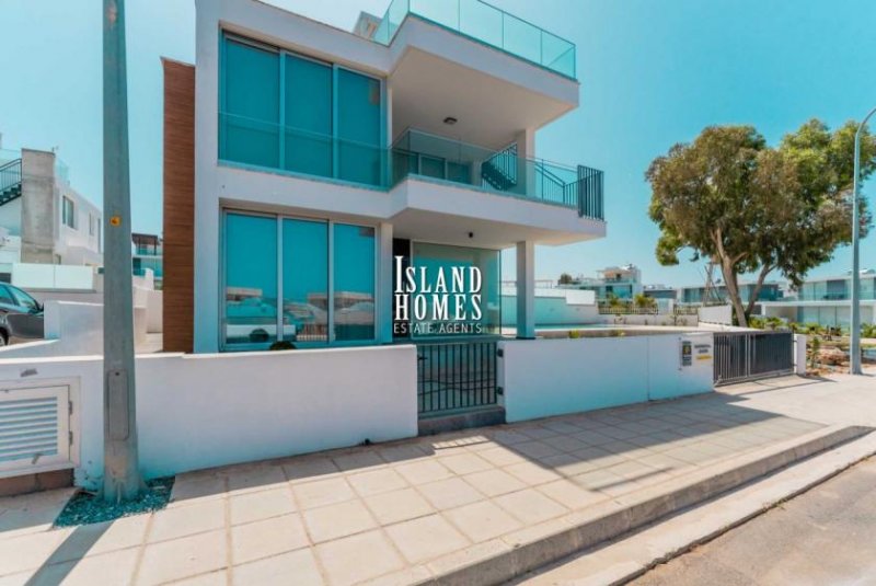 Protaras 5 bedroom, 2 bathroom, NEW BUILD detached villa with SEA VIEWS in fantastic location of Protaras - IJP104DP.This stylish Haus