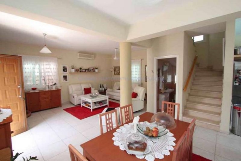 Protaras Beautiful 3 bedroom, 1 bathroom, 1 WC detached villa with Title Deeds in quiet area of Protaras - NEF101.Set on a large plot in