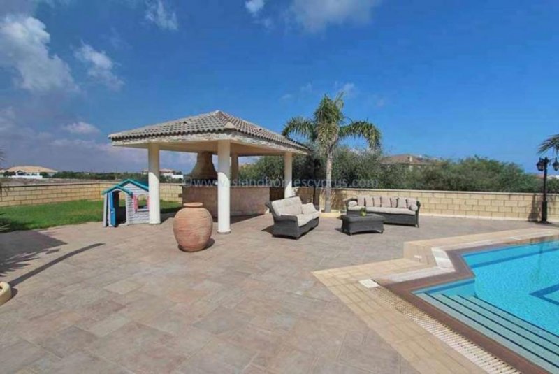 Protaras Exceptional 6 bedroom, 6 bathroom villa in Protaras, with HUGE PLOT, basement apartment and SEA VIEWS - APP102.This fantastic,