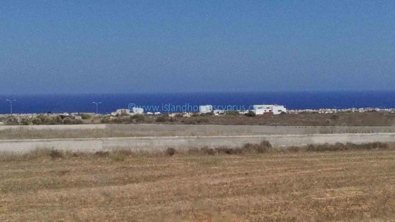 Protaras LPRO124 - 4304m2 plot of land in sought after Protaras location with stunning SEA VIEWS.Set back from the popular resort of in t