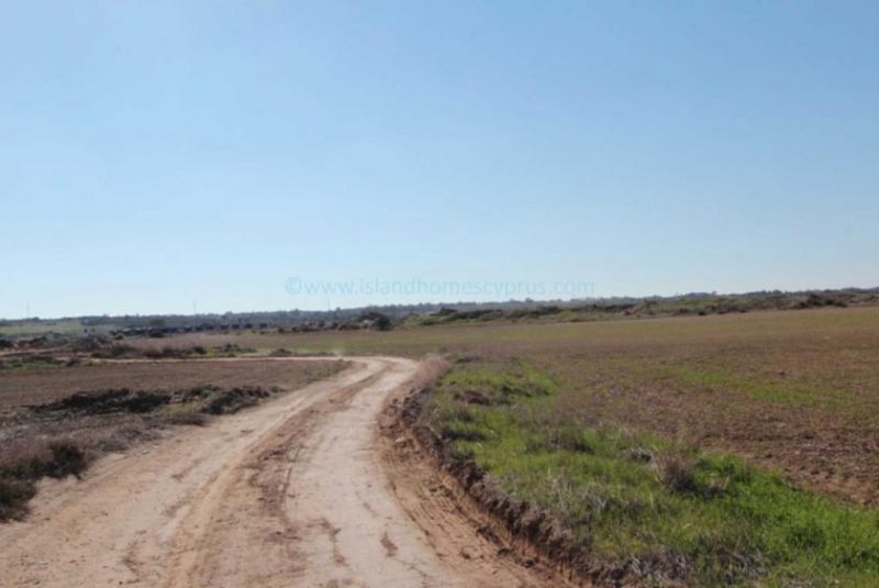 Protaras LPRO126 - 3595m2 Plot of Land in exclusive Protaras area.This fertile plot is located close to the Ayios Pantelimon Church in ov