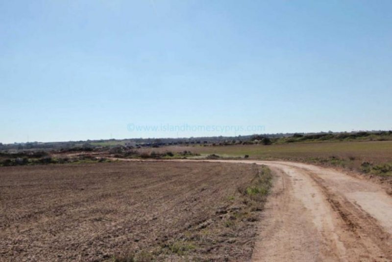 Protaras LPRO126 - 3595m2 Plot of Land in exclusive Protaras area.This fertile plot is located close to the Ayios Pantelimon Church in ov