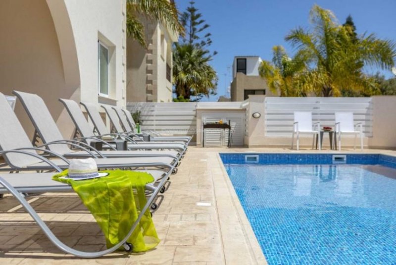 Protaras Stunning 4 bedroom, 3 bathroom villa, with SEA VIEWS and TITLE DEEDS ready to transfer, located just 650m from the sea in the 