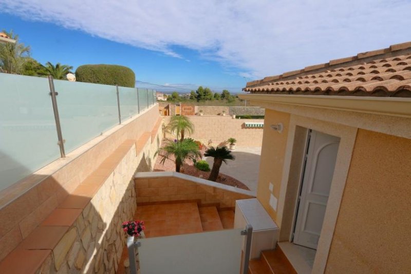 San Miguel de Salinas Villa mit pool. Entkomme dem täglichen Trubel und erlebe das mediterrane Leben in dieser wunderschönen spanischen Villa mit 3