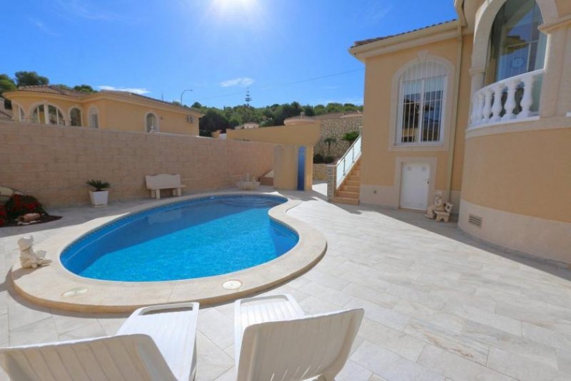 San Miguel de Salinas Villa mit pool. Entkomme dem täglichen Trubel und erlebe das mediterrane Leben in dieser wunderschönen spanischen Villa mit 3