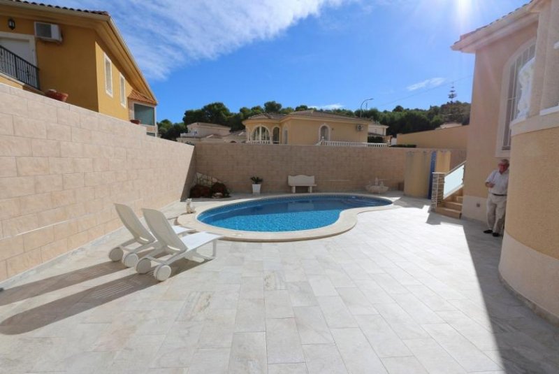 San Miguel de Salinas Villa mit pool. Entkomme dem täglichen Trubel und erlebe das mediterrane Leben in dieser wunderschönen spanischen Villa mit 3