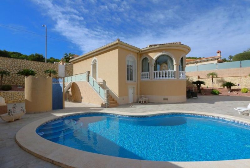 San Miguel de Salinas Villa mit pool. Entkomme dem täglichen Trubel und erlebe das mediterrane Leben in dieser wunderschönen spanischen Villa mit 3