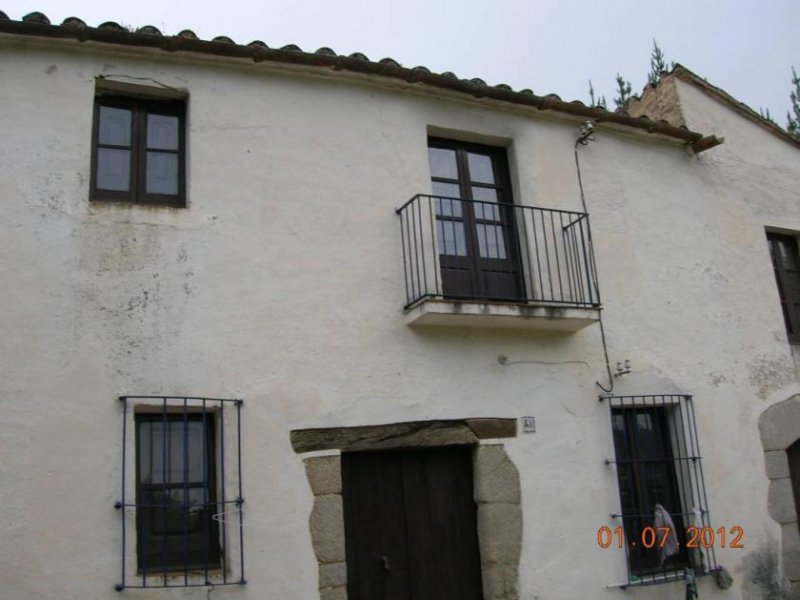 Sant Iscle de Vallalta Dieses Bauernhaus befindet sich am Rande des Montnegre Naturparks in einem Gebiet mit mediterranem Wald, wo sich 
auch noch Haus