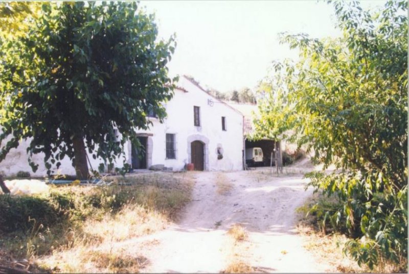 Sant Iscle de Vallalta Dieses Bauernhaus befindet sich am Rande des Montnegre Naturparks in einem Gebiet mit mediterranem Wald, wo sich 
auch noch Haus