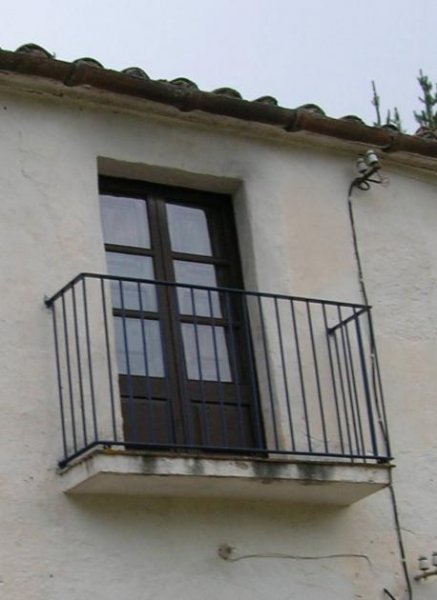 Sant Iscle de Vallalta Dieses Bauernhaus befindet sich am Rande des Montnegre Naturparks in einem Gebiet mit mediterranem Wald, wo sich 
auch noch Haus