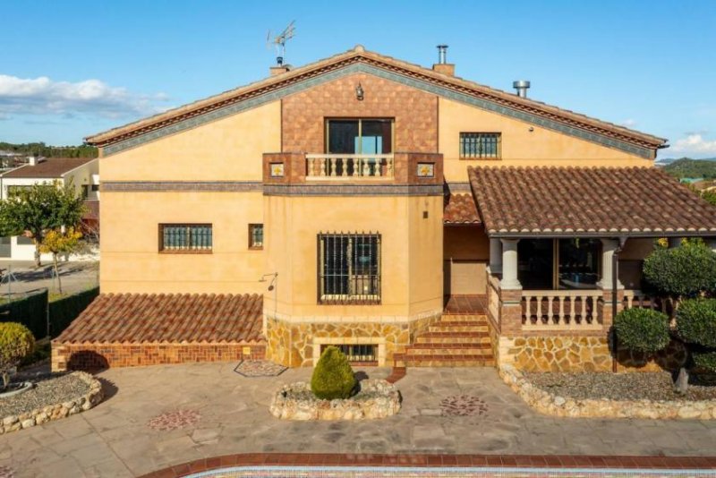 Sant Miquel dOlèrdola Spektakuläres Haus im Herzen des Penedés (Sant Miguel dOlèrdola). Es besteht aus 3 Etagen, am Eingang finden wir eine Veranda