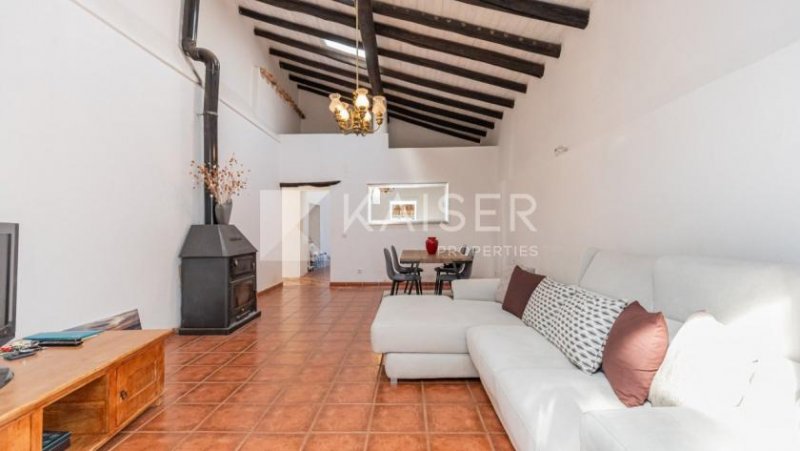 Silves Diese renovierte Villa im Landhausstil mit Blick auf die Landschaft liegt in einer ruhigen ländlichen Gegend, 15 Minuten von