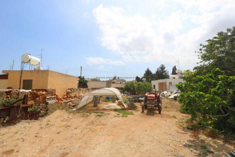 Sotira 571m2 plot of land in residential area of Sotira village - LSOT119.Set in a residential area, close to the town centre, this of