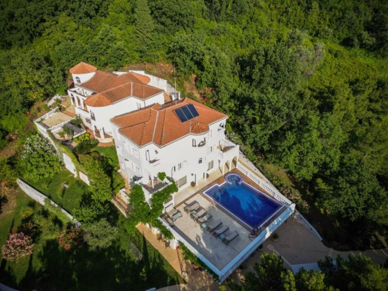 Sveti Stefan On this majestic estate there are 2 villas on unparraled location in Miločer Park, in the immediate vicinity of Sveti Stefan -