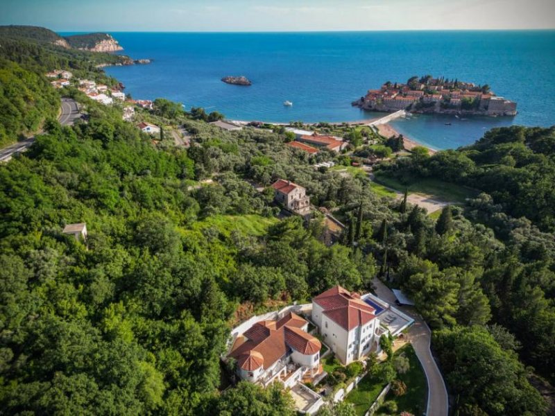 Sveti Stefan On this majestic estate there are 2 villas on unparraled location in Miločer Park, in the immediate vicinity of Sveti Stefan -