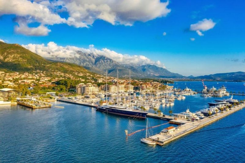 Tivat Seaview Duplex Penthouse is located in the heart of Porto Montenegro marina resort, in Tivat, Montenegro. If offers interior 