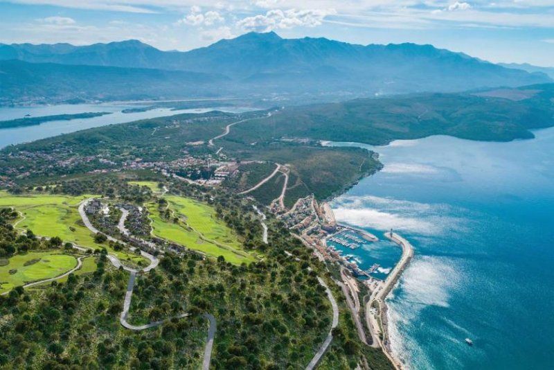 Tivat Spectacular golf residences on the Montenegro coast

 

The Villa is located in an exclusive new hillside golf neighbourhood