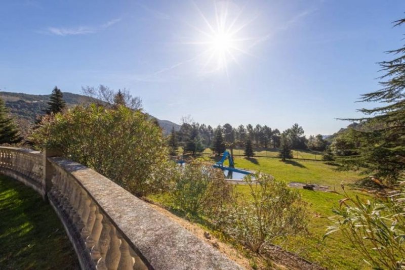 Tordera Finca mit 14,2 Hektar Land und grosser Naturstein Masia in gutem Zustand. Wunderschöne Aussicht, mitten im Naturpark Montnegre,