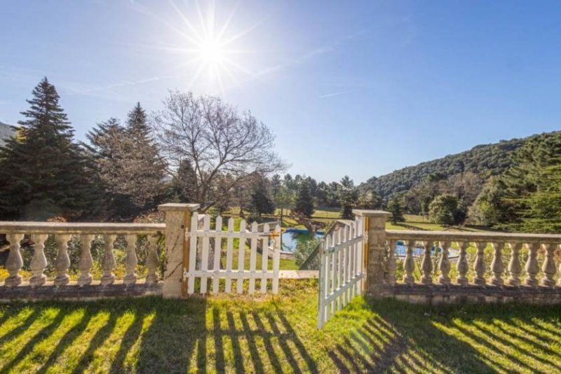 Tordera Finca mit 14,2 Hektar Land und grosser Naturstein Masia in gutem Zustand. Wunderschöne Aussicht, mitten im Naturpark Montnegre,