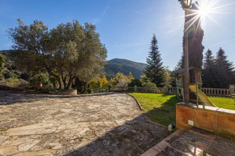 Tordera Finca mit 14,2 Hektar Land und grosser Naturstein Masia in gutem Zustand. Wunderschöne Aussicht, mitten im Naturpark Montnegre,