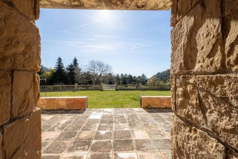 Tordera Finca mit 14,2 Hektar Land und grosser Naturstein Masia in gutem Zustand. Wunderschöne Aussicht, mitten im Naturpark Montnegre,