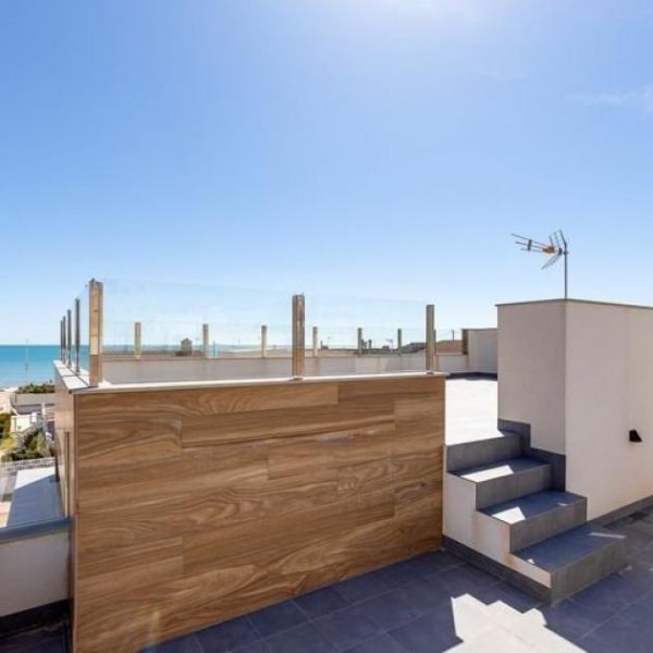 Torrevieja 60 m vom Strand entfernt und mit Blick auf das Meer !!!. . Eine einmalige Gelegenheit - kaufen Sie ein modernes Haus 1 Minute