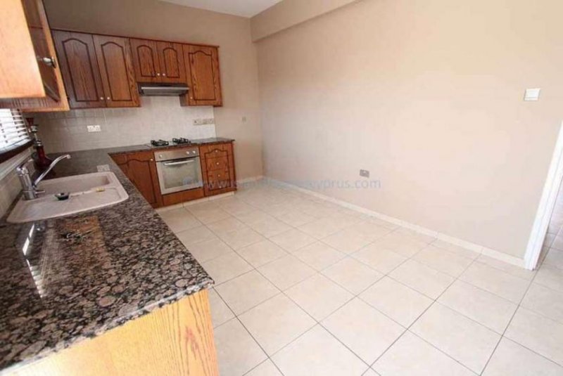 Xylofagou 2 bedroom, 2 bathroom, mid terraced Townhouse in Xylofagou - WOX102Spacious downstairs with separate kitchen area, dark wood 