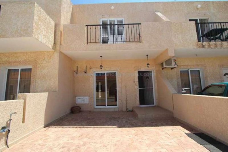 Xylofagou 2 bedroom, 2 bathroom, mid terraced Townhouse in Xylofagou - WOX102Spacious downstairs with separate kitchen area, dark wood 