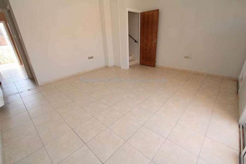 Xylofagou 2 bedroom, 2 bathroom, mid terraced Townhouse in Xylofagou - WOX102Spacious downstairs with separate kitchen area, dark wood 