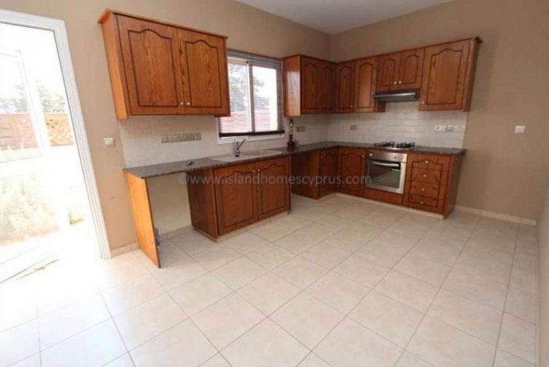 Xylofagou 2 bedroom, 2 bathroom, mid terraced Townhouse in Xylofagou - WOX102Spacious downstairs with separate kitchen area, dark wood 