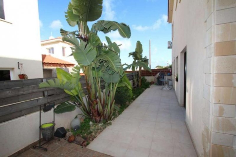 Xylofagou SPACIOUS 3 bedroom, 2 bathroom, house on a private GATED development of just 5 houses - AKX101.Currently in use as a day spa and