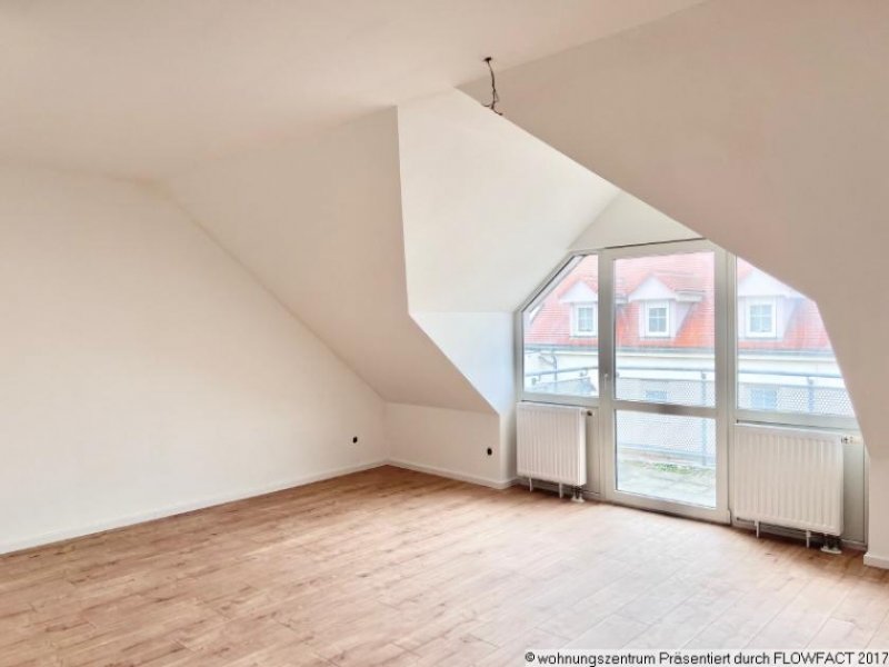 Dresden Schicke ganz neu renovierte 2 Zi. Dachwohnung, Offene Küche, Balkon, Bad mit Wanne, Neuer Designboden! Wohnung mieten