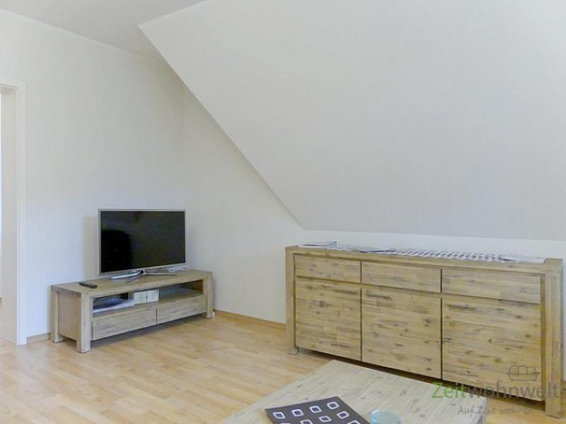 Dresden (EF0392_M) Dresden: Striesen-Ost, neu möblierte 3 Zimmer Dachwohnung in ruhiger Altstadtvilla, WLAN inklusive Wohnung mieten