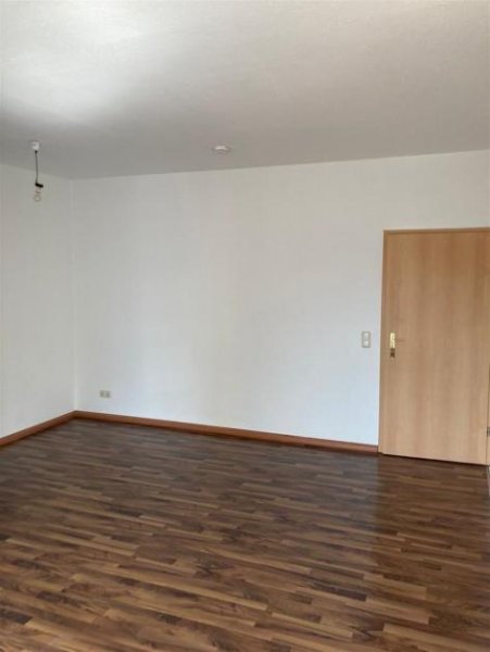 Altenburg Große 2-Zimmer mit Laminat, Balkon, offene Küche und Aufzug in guter Lage! Wohnung mieten