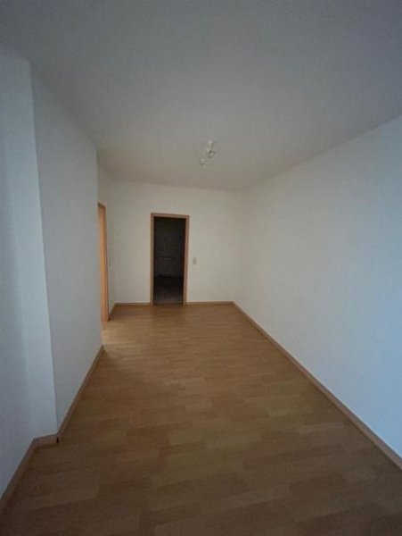 Altenburg Große 2-Zimmer mit Laminat, EBK, Wannenbad und Aufzug in guter Lage!!! Wohnung mieten