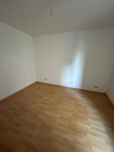 Altenburg Großzügige 3-Zimmer mit Laminat, Balkon, EBK, SP und Wannenbad in guter Lage!!! Wohnung mieten