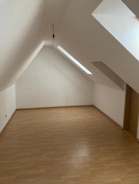 Leisnig Gemütliche 4-Zimmer mit Laminat, 2xBad und Balkon in ruhiger Lage!!! Wohnung mieten