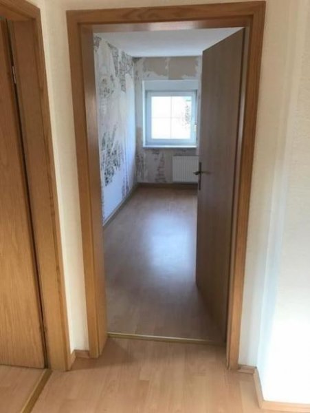 Roßwein DG 3,5-Zimmer mit Tageslichtbad und Laminat in ruhiger Lage!!! Wohnung mieten