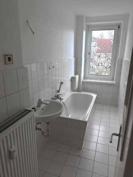 Dessau-Roßlau Schöne freundliche helle 3-R -Wohnung im 3.OG ca.58,37m² zu vermieten . Wohnung mieten